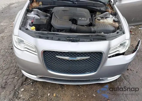 2015 Chrysler 300 Limited z USA, uszkodzony, nr VIN 2C3CCAAG7FH755130